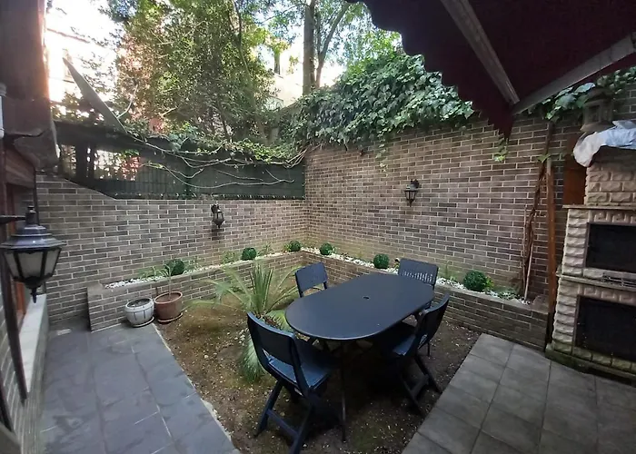 Cozy Apartment With Garden, 2 Bedroom And Very Close To Bosphorus